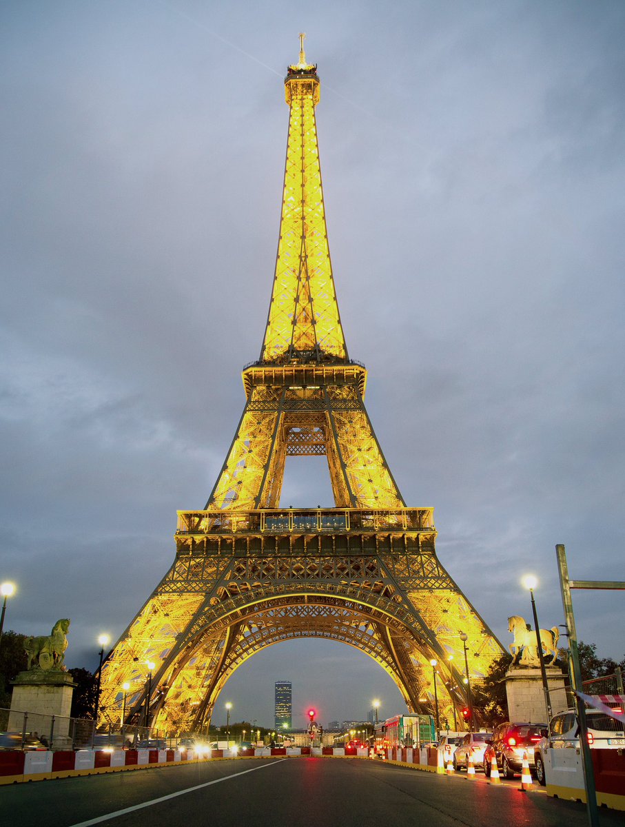 glaizandej's tweet photo. Eiffel Tower @Paris 2015 https://t.co/2Qj56tEHYR