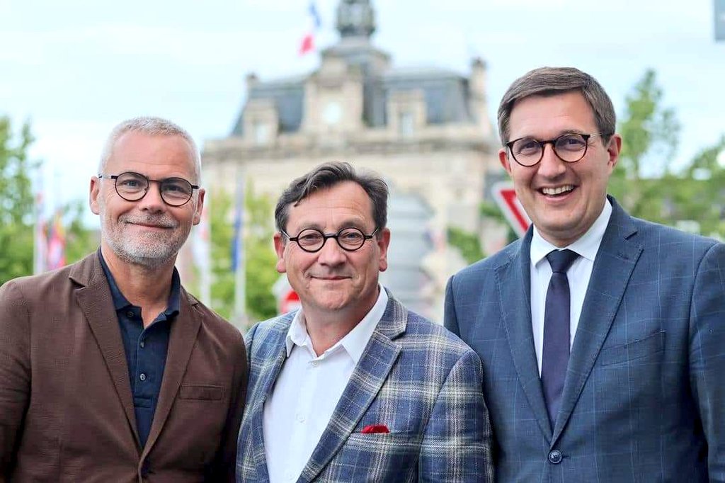 Christophe Bouillon (@chris_bouillon) on Twitter photo Félicitations à mes amis <a href="/LeseulG/">Gérard Leseul</a> et @coriton_bastien pour cette réélection.
Je leur fais confiance pour lire derrière les votes des uns et des autres l’expression d’un profond malaise et l’urgence d’y répondre.
Ils seront à la hauteur.
#Circo7605 Félicitations à mes amis <a href="/LeseulG/">Gérard Leseul</a> et @coriton_bastien pour cette réélection.
Je leur fais confiance pour lire derrière les votes des uns et des autres l’expression d’un profond malaise et l’urgence d’y répondre.
Ils seront à la hauteur.
#Circo7605
