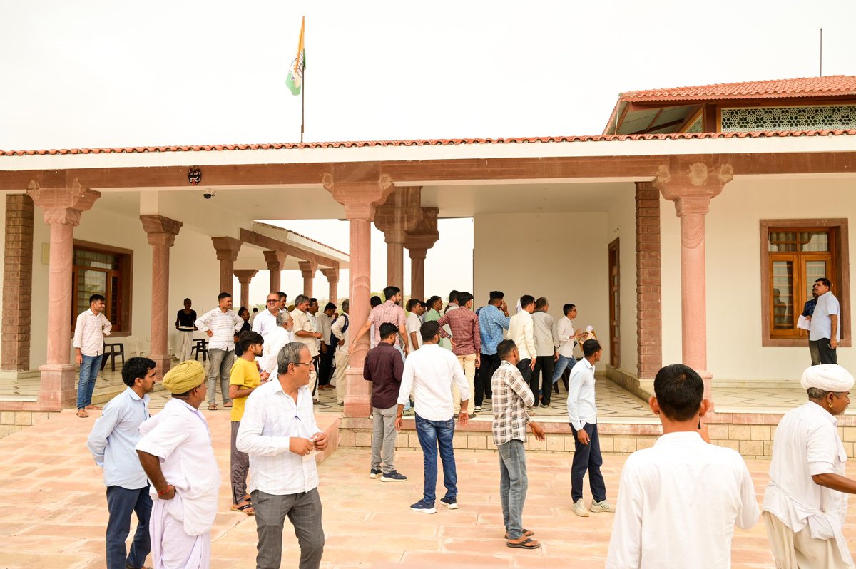 थार के अंतिम छोर पर बैठे प्रत्येक व्यक्ति की मूलभूत समस्याओं का समाधान हमारी सोच, हमारा संकल्प है।

#जनसुनवाई
#बायतु_ढाणी
#थार_की_अपणायत