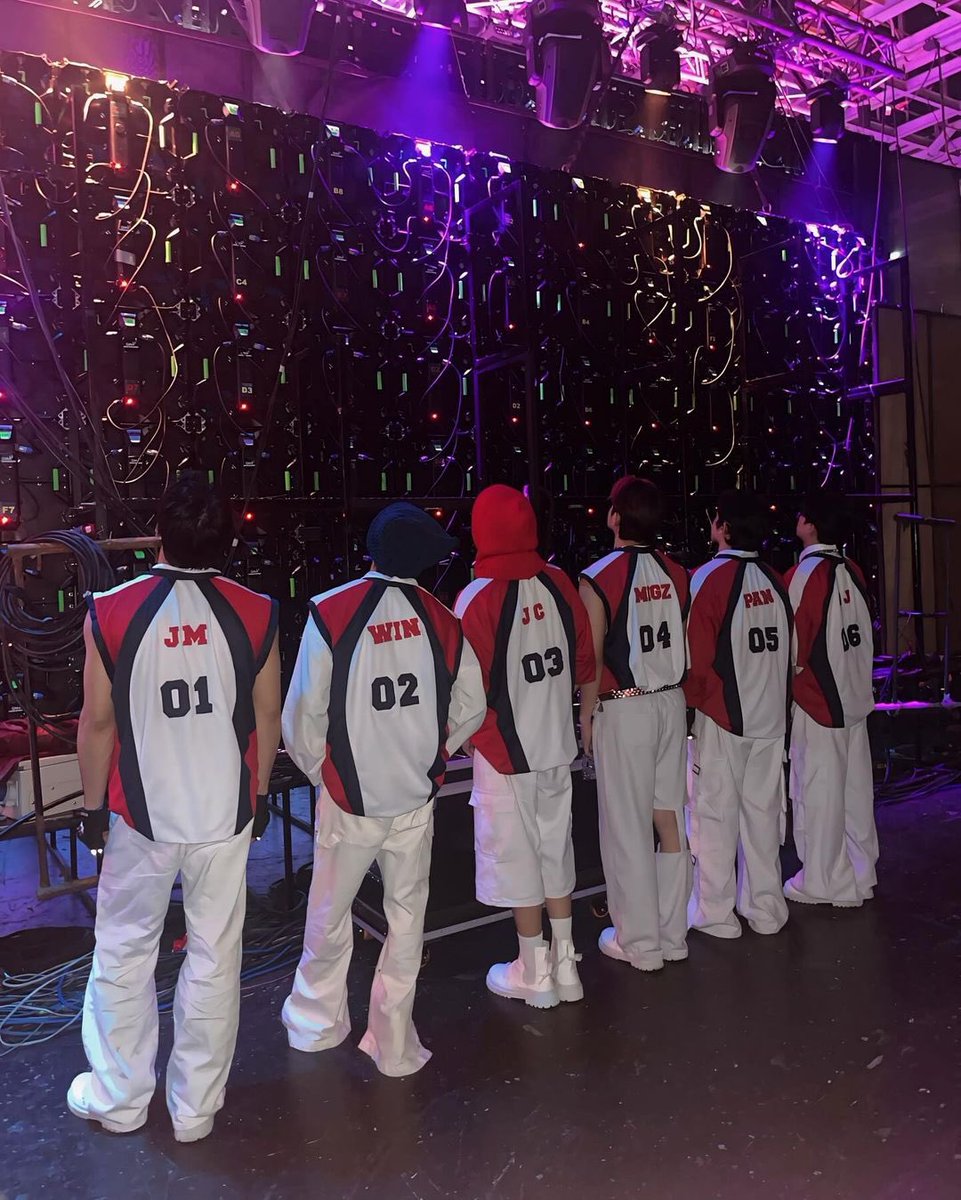 djewelsofc's tweet photo. [ All Out Sunday | 070724 ]

#1621BC Performs "Simpleng Tulad Mo" on All Out Sundays: P-pop UNVRS

#1621BC_EP #1621bc_SimplengTuladMo #PPOPRISE #PPOP https://t.co/WHXSh2w0Nj