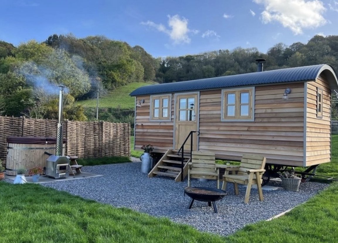 Adults Only short breaks available here on the Somerset Levels. Beautiful countryside for taking your dog on lovely walks. Plenty of outdoor space onsite for your dog to play and run around. To book collieshepherdhuts.co.uk