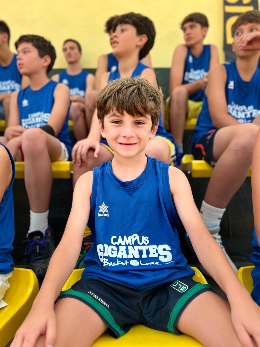 CampusGigantes's tweet photo. "𝗟𝗮 𝗶𝗹𝘂𝘀𝗶ó𝗻 𝗲𝘀 𝗹𝗮 𝗰𝗵𝗶𝘀𝗽𝗮 𝗾𝘂𝗲 𝗲𝗻𝗰𝗶𝗲𝗻𝗱𝗲 𝗲𝗹 𝗺𝗼𝘁𝗼𝗿 𝗱𝗲 𝗻𝘂𝗲𝘀𝘁𝗿𝗼𝘀 𝘀𝘂𝗲ñ𝗼𝘀".

Primera jornada de la #SedeCordoba, una sede que llega este año a los #CampusGigantes @basketlover. 

¡Un campus para disfrutar y mejorar!   

#JuntosGigantes https://t.co/CkwPi7D9KK