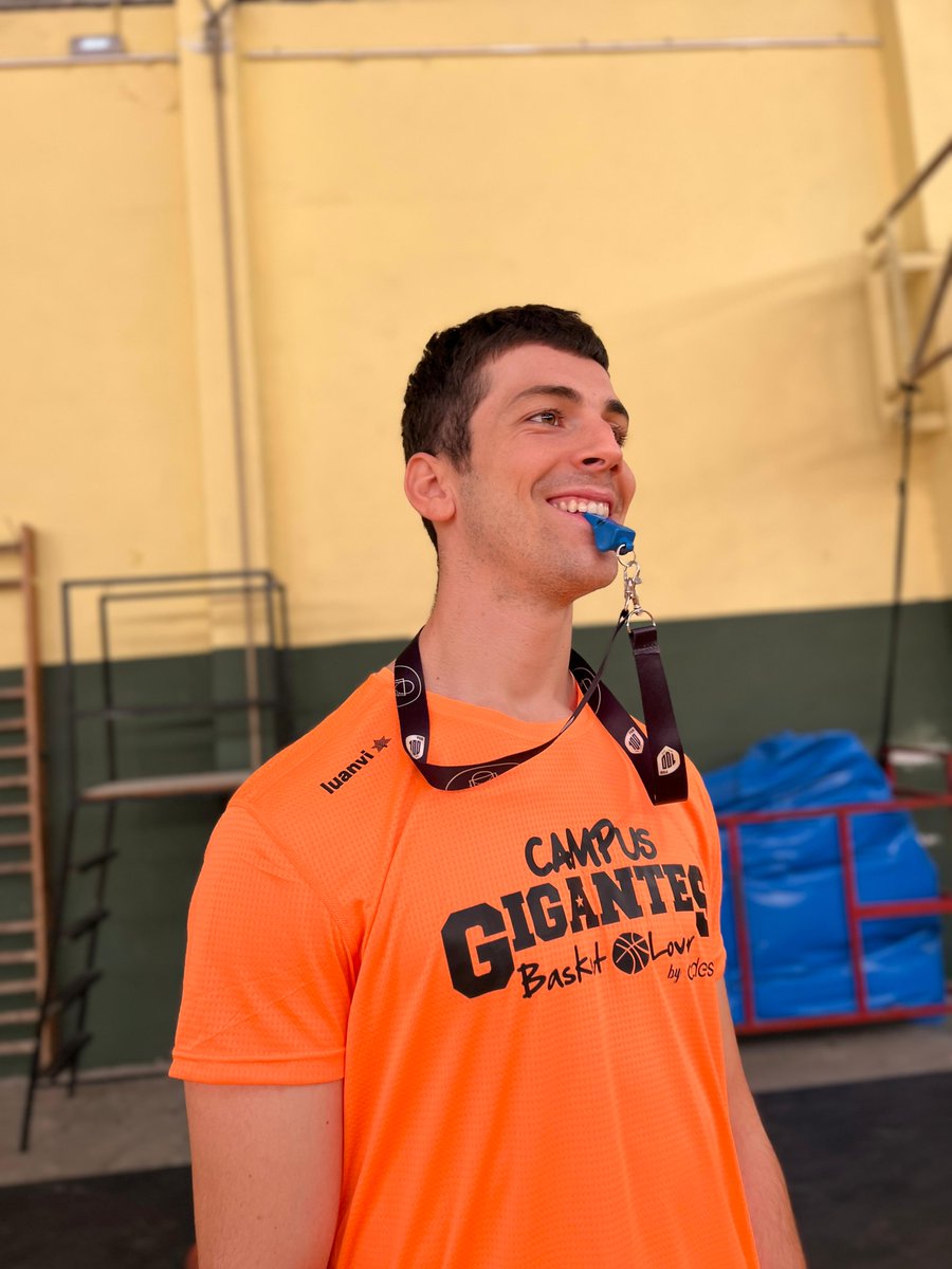 CampusGigantes's tweet photo. "𝗟𝗮 𝗶𝗹𝘂𝘀𝗶ó𝗻 𝗲𝘀 𝗹𝗮 𝗰𝗵𝗶𝘀𝗽𝗮 𝗾𝘂𝗲 𝗲𝗻𝗰𝗶𝗲𝗻𝗱𝗲 𝗲𝗹 𝗺𝗼𝘁𝗼𝗿 𝗱𝗲 𝗻𝘂𝗲𝘀𝘁𝗿𝗼𝘀 𝘀𝘂𝗲ñ𝗼𝘀".

Primera jornada de la #SedeCordoba, una sede que llega este año a los #CampusGigantes @basketlover. 

¡Un campus para disfrutar y mejorar!   

#JuntosGigantes https://t.co/CkwPi7D9KK