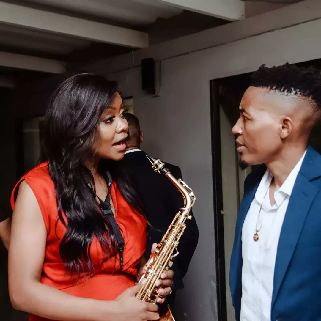 msundayNdjukuma's tweet photo. It was a beautiful moment sharing a stage with @suzyeises again, the last time we shared a stage was 2017 in Oranjemund. A person of my vibe.
#music #entertainment #artist #Msunday #Namibia #Africa https://t.co/ycB1qi82XL