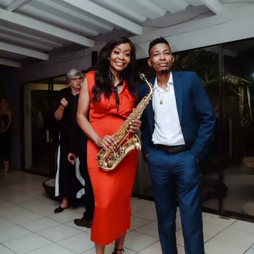 msundayNdjukuma's tweet photo. It was a beautiful moment sharing a stage with @suzyeises again, the last time we shared a stage was 2017 in Oranjemund. A person of my vibe.
#music #entertainment #artist #Msunday #Namibia #Africa https://t.co/ycB1qi82XL