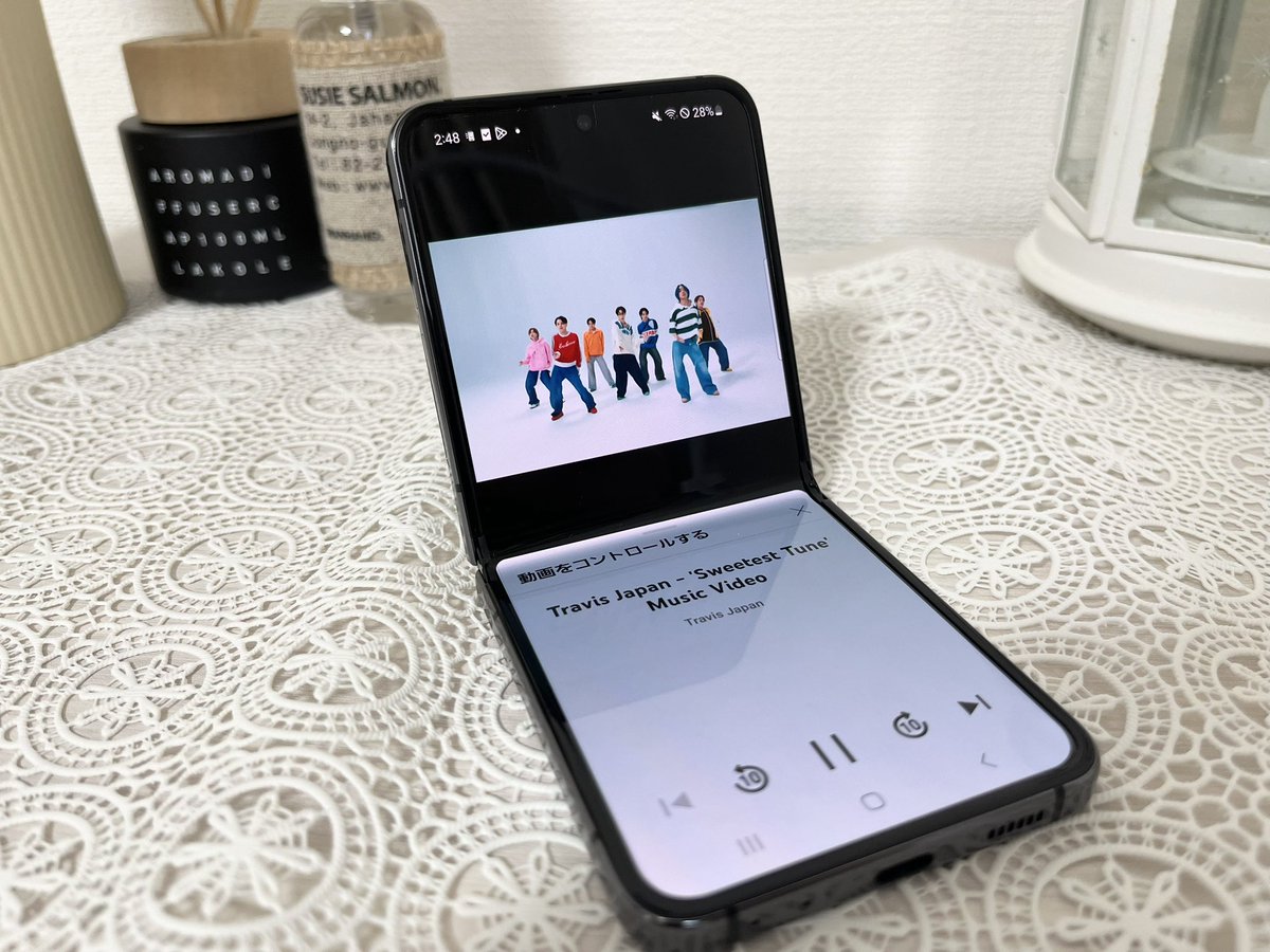 mobareco_jp's tweet image. 本日撮影でGalaxy Z Flip5を利用しているのですが、カバー画面が可愛いし、やっぱりすごく性能がいい…！！

いろんな形でYouTubeを見れて、&quot;推し&quot;がいる方におすすめのスマホです😆笑

みなさんの推し知りたいので、よかったらリプで教えてください👶🏻☀️

#Galaxy #Galaxyzflip5 #オタ活 #推し