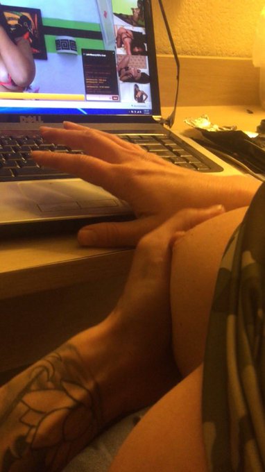 Yes I&rsquo;m willing to cam or collab https://t.co/VvEAC0Glj1<a href="/tag/slut"class="tags"><span>#slut</span></a><a href="/tag/amwf"class="tags"><span>#amwf</span></a><a href="/tag/amwfhub"class="tags"><span>#amwfhub</span></a>