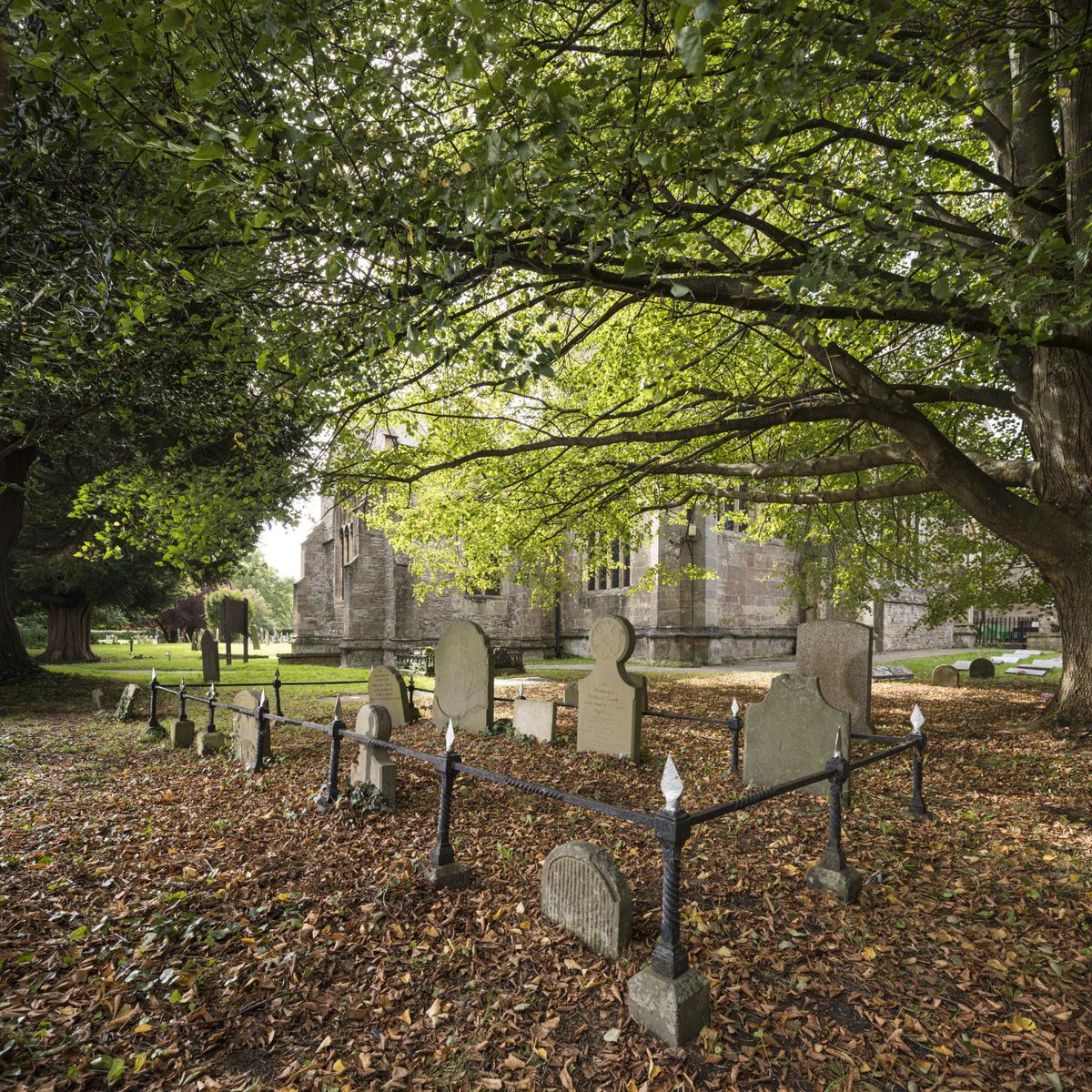 HistoricEngland's tweet photo. Traditionally, Romany Gypsies and Irish Travellers lived nomadic lifestyles, moving from place to place for cultural and economic reasons.

Because of this, it can be difficult to spot the structural remains of these communities. 🧵 https://t.co/GjtcTktgnY