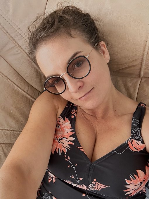 Coucou 😍 📷https://t.co/skPE5TY2Uj Mon site 📷https://t.co/u9hrfZPovT https://t.co/6wfs5k4KS0