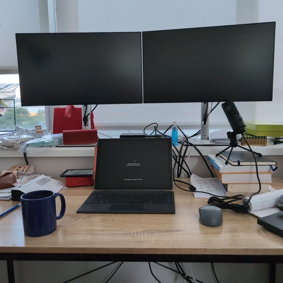 When the heatwave kills your <a href="/DellXPS/">DellXPS</a> (because they are made from trash), and you need to use the trusty old <a href="/surface/">Microsoft Surface</a> again. Bliss.