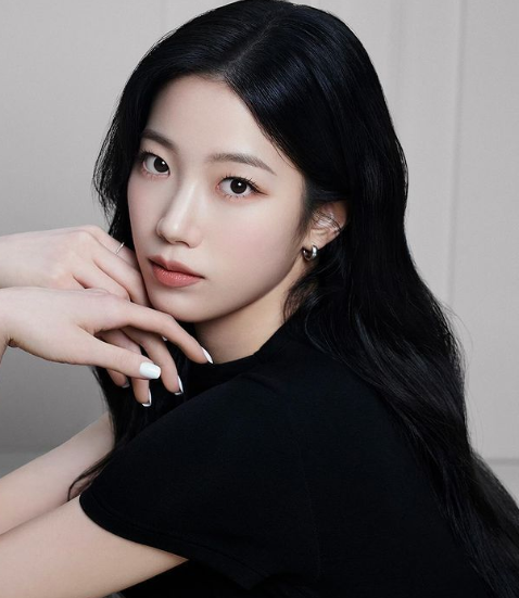 AboutMusicYT's tweet image. LE SSERAFIM's Kazuha has liked a fan letter supporting Palestine on Weverse.