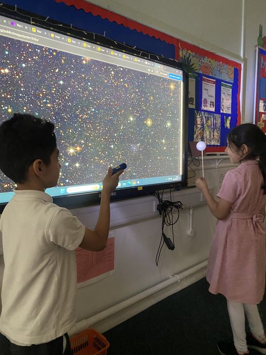 SybournPriE17's tweet photo. In Y2 today, we have been looking at the different phases of the moon. We had a go at pretending to be the Earth, Sun and the moon to understand how the different phases happen. #primaryeducation #lionpathways #lovelearning #motivatedlearning
@Aaronlionlearn
@LionAcTrust https://t.co/qH6FPkKwZk