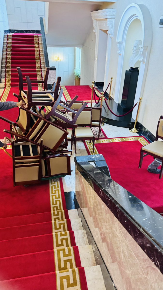 🔴🟣🔵
Тавилгаа солихоос биш, Татвар бууруулахаас ажлаа эхэлмээр байнаа, эвслийн намууд аа!

Хүн амын орлогын албан татвар-10%,
НӨАТ-10%,
НДШ-26%,
Хотын татвар-2%, нийт 48%

Энэний чинь дороос босох арга алга, бууруул!!!