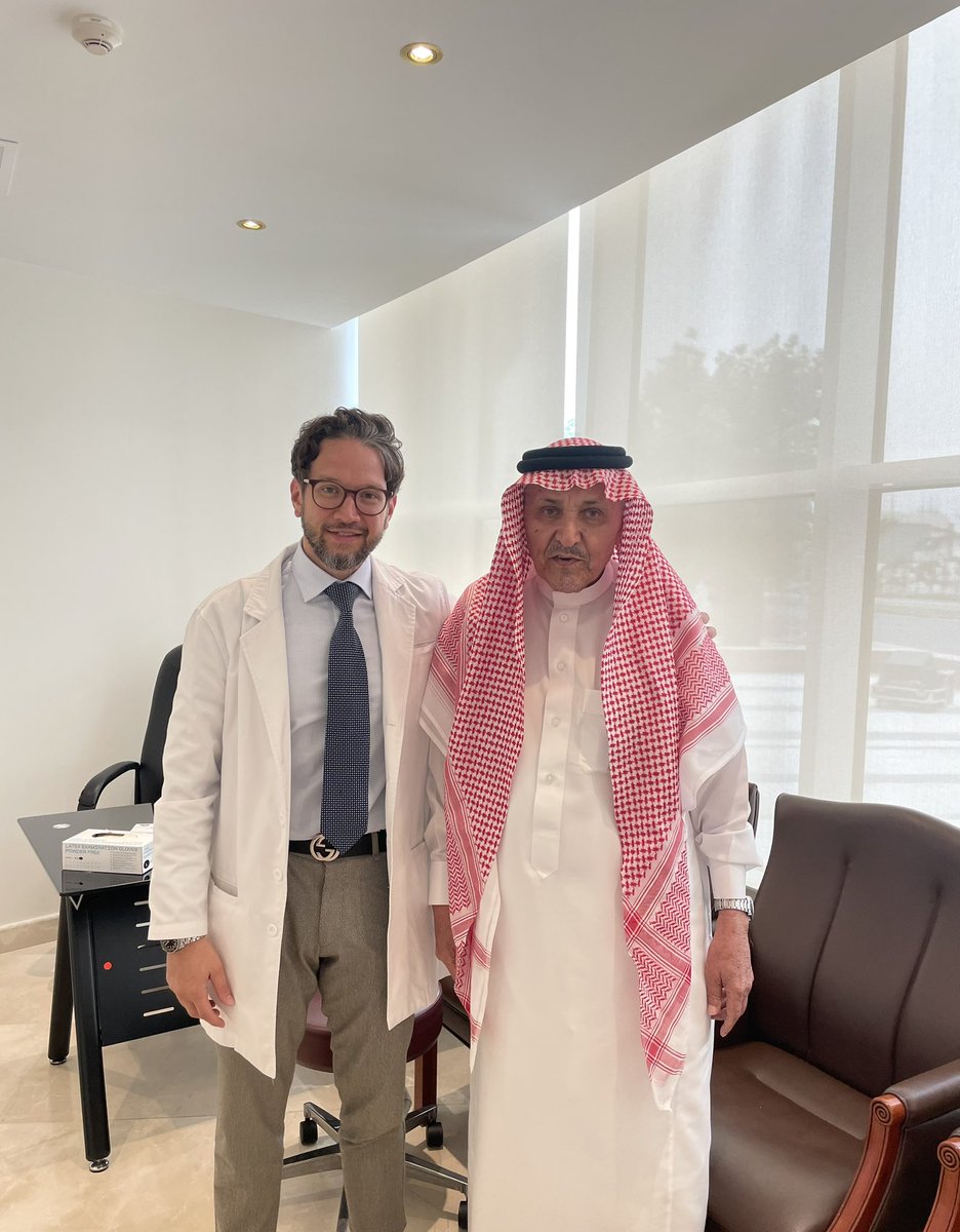 صورة مع صاحب الروح الجميلة الشيخ عوض الله السلمي مالك سلسلة مطاعم ريدان  وشركة جونا الغذائية..بعد عملية جراحية ناجحة بفضل الله..شكرا لثقتك بي وبالأطباء السعوديين 🇸🇦