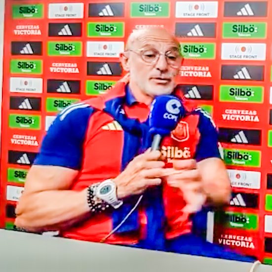 eurofootcom's tweet image. 🇪🇸🗣️ Spain manager Luis de la Fuente: "We work from 9am to 4am. I sleep 4 hours a day. There is a lot of work." (@partidazocope)