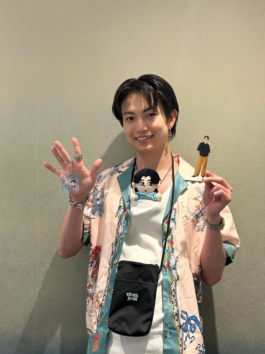 綱啓永セット ツナハウス 昨日の衣装紹介です🕺✨ 【1部】 オレンジセットアップ