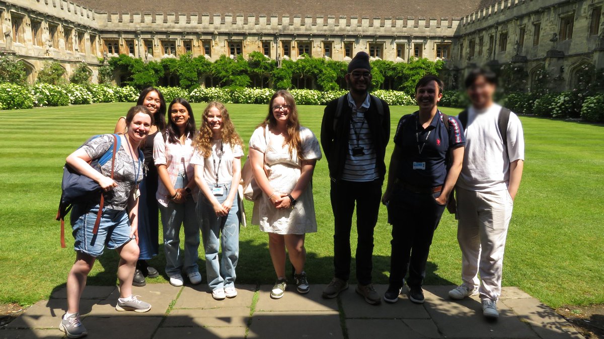 StPaulsSurrey's tweet image. Last week, a group of Year 12 students visited Oxford University. The day included tours of several colleges, meeting leading subject experts, and listening to an admissions talk. The students enjoyed the day, which has certainly encouraged them to aim high.  #highachievers