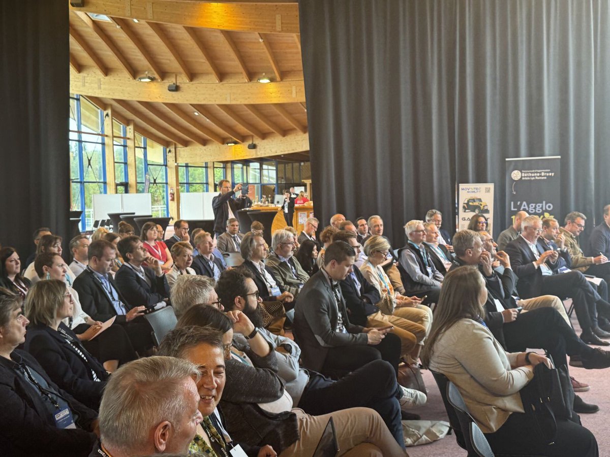 enedis_hdf's tweet photo. 🚘 Les Hauts-de-France, nouvelle référence en #électromobilite ! La semaine dernière le #COREM, piloté par @hautsdefrance, @CCI_hdf et @enedis, a réuni + de 105 acteurs à #loisinord pr bâtir une filière d’excellence 💫 et promouvoir l’attractivité du #territoire.
#rev3 #TE https://t.co/ZXk9WTfJYL