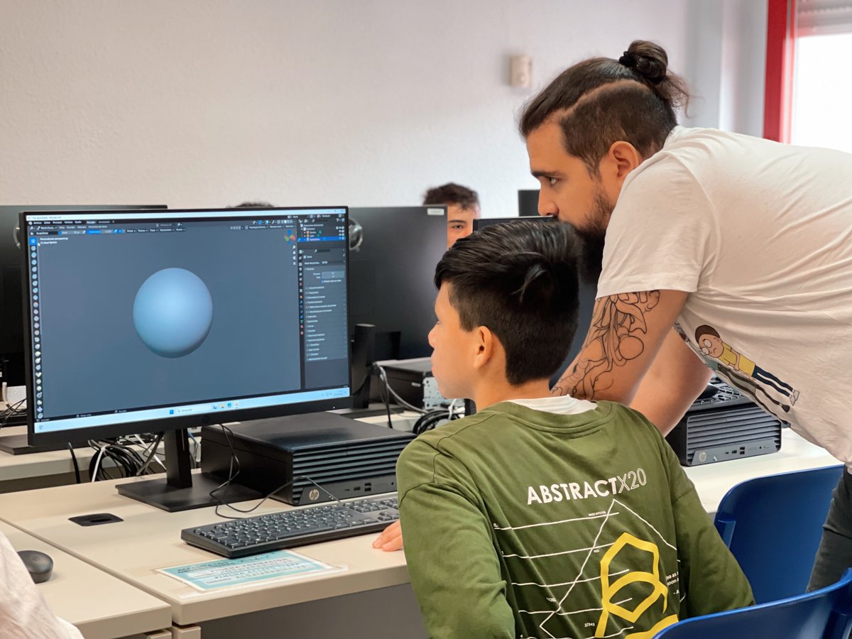 _aebia's tweet photo. 🌟Cursos de Verano en #RedintGetafe 🌟
¡Los jóvenes de 12 a 16 años están explorando el diseño 3D en el curso "Construyendo mundos. Crea escenarios 3D con #Blender"! 🎨🖥️ Descubre nuevas habilidades y prepárate para un futuro creativo y lleno de innovación.
#CursosDeVerano #Aebia https://t.co/8Wf7ZeUsmq