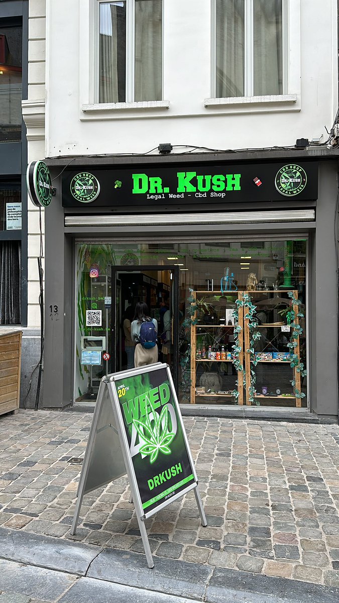suprgau's tweet photo. @sortedfood we found Kushs‘ side-business. The reason why he is always so relaxed. https://t.co/TJKboJQCoi
