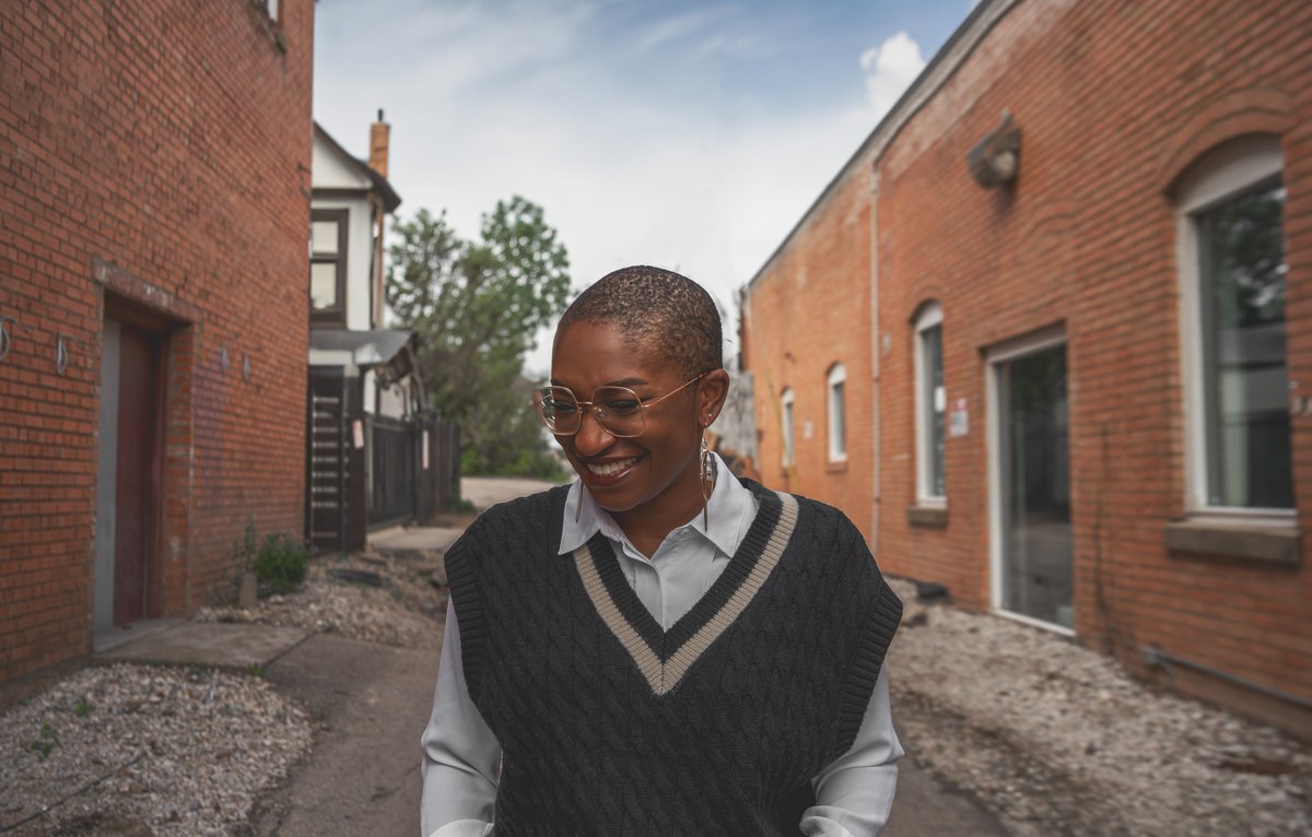 Dami Salako is β¨ AGENTED β¨ (@damisalako) on Twitter photo Hi #WritingCommunity. I'm late but I'm Dami (she/her) and I write YA/adult fantasy and sci fi. My debut comes out summer 2025 with <a href="/inkedingraypub/">inkedingraypress</a> and I'm currently working on my dragon/phoenix series! Also, I just started posting on YT ...youtube.com/channel/UCNpMiβ¦ Hi #WritingCommunity. I'm late but I'm Dami (she/her) and I write YA/adult fantasy and sci fi. My debut comes out summer 2025 with <a href="/inkedingraypub/">inkedingraypress</a> and I'm currently working on my dragon/phoenix series! Also, I just started posting on YT ...youtube.com/channel/UCNpMiβ¦