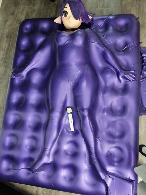 Ngghh... S-so... tight... 🫦 #vacbed #latex #kigurumi https://t.co/QIYMfBAKHx<a href="/tag/vacbed"class="tags">#vacbed</a><a href="/tag/latex"class="tags">#latex</a><a href="/tag/kigurumi"class="tags">#kigurumi</a>