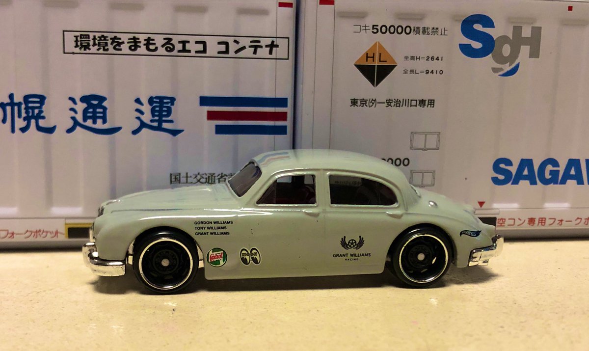porschegmbh's tweet image. #ホットウィール  #HotWheels  #merc  #jaguarmk1 @stickyfrog_  @MOONEYESJP 
HWジャガーマーク1
イギリス紳士もドレスコードに合わせます👀テールはピンク派です🎀💕💓💗