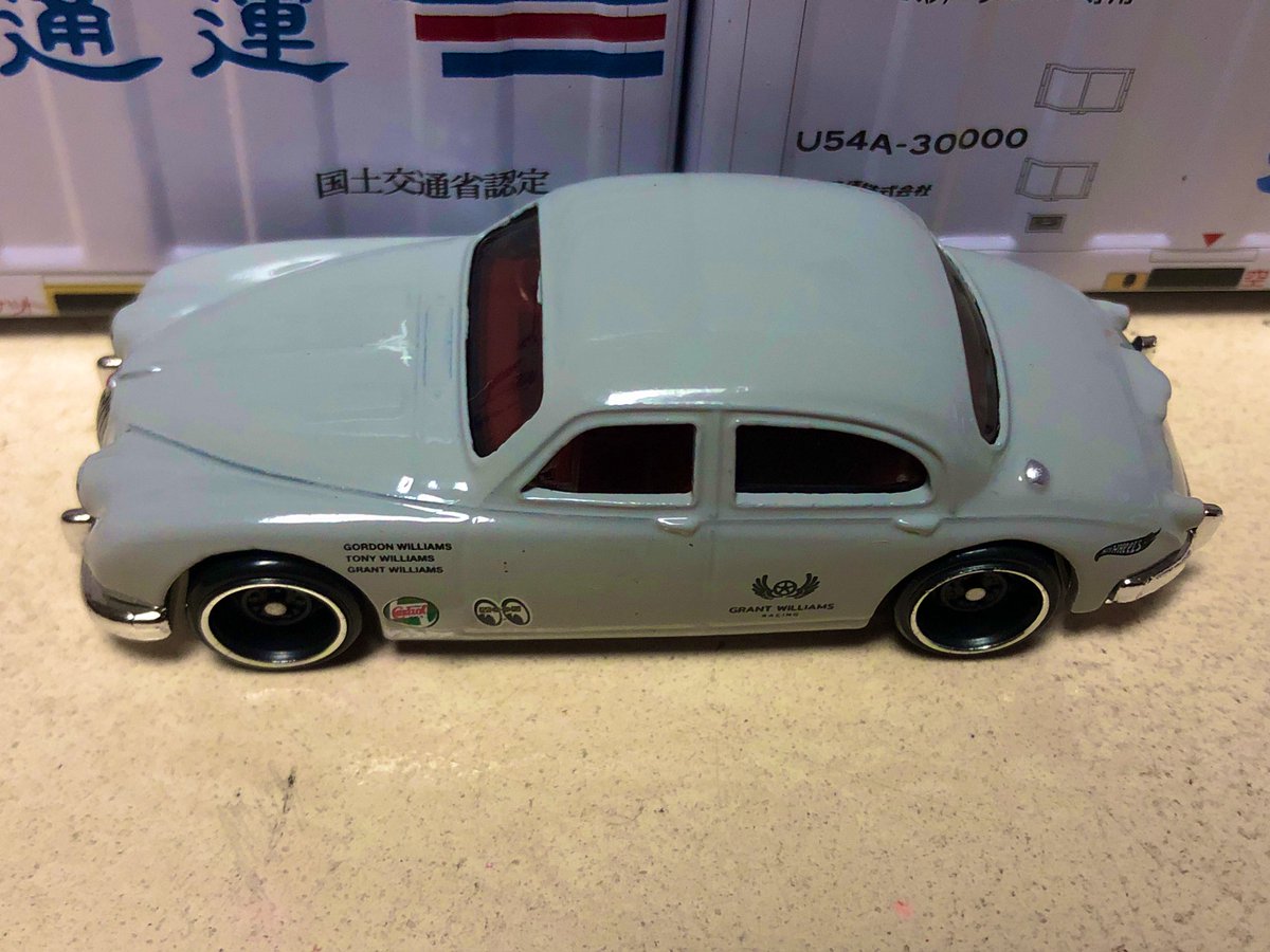 porschegmbh's tweet image. #ホットウィール  #HotWheels  #merc  #jaguarmk1 @stickyfrog_  @MOONEYESJP 
HWジャガーマーク1
イギリス紳士もドレスコードに合わせます👀テールはピンク派です🎀💕💓💗