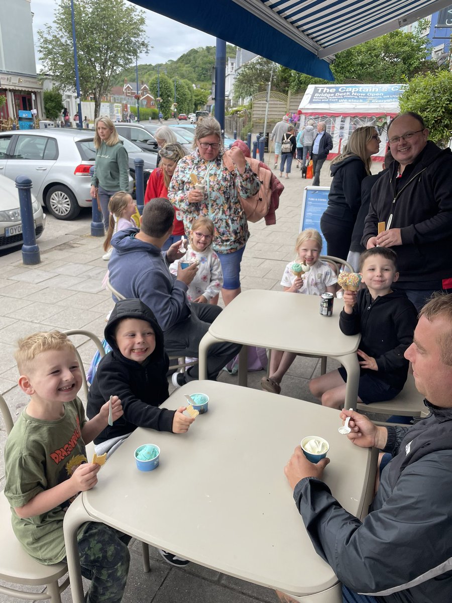 CraigfelenP's tweet photo. Ice cream time! π¦ #cfpcynefin #cfp1 #cfp2 https://t.co/XlE3YFijKs