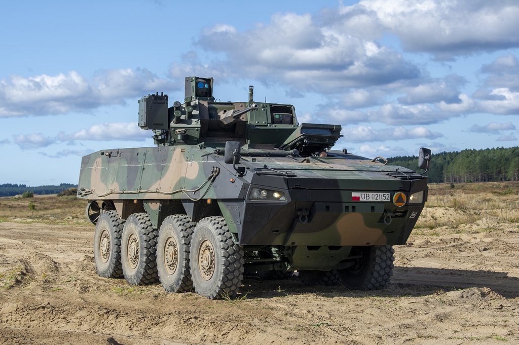 PGZ_pl's tweet photo. #ZSSW30 to pierwszy system bezzałogowy opracowany i wyprodukowany w Polsce. Podstawowe uzbrojenie wieży stanowi armata kal. 30 mm oraz system przeciwpancernych pocisków kierowanych #SPIKELR. https://t.co/2V0CWV8ONR