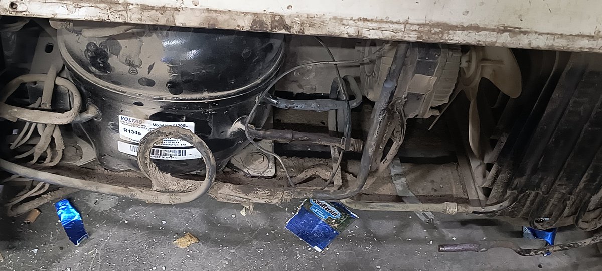 MohdAnas032's tweet image. Voltas service team abandoned this refrigerator due to being denied the bribe to representative 
And now they cancelled the all appointments to repair/ replacement of compressor 
Now what we do ???
Tell me
@myvoltas 
@TataCompanies 
@RNTata2000 
#voltasfraud
#Wrostservicevoltas