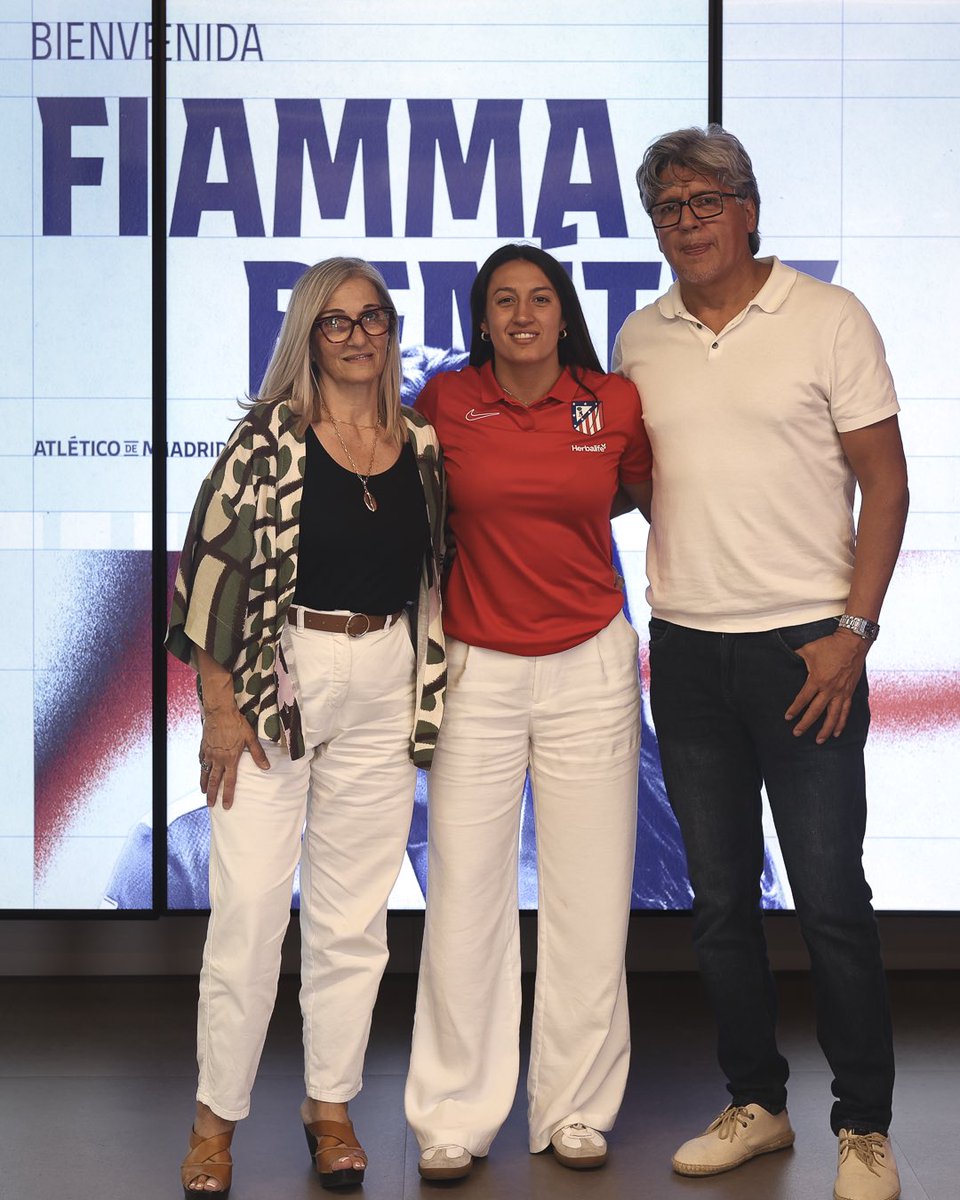 Con toda la ilusión del mundo llego al <a href="/AtletiFemenino/">Atlético de Madrid Femenino</a> . Ganas de empezar a trabajar y obtener nuestro primer gran objetivo. 

Gracias Papá y Mamá, sin vuestro apoyo incondicional nada sería posible. 

Vamos Atleti!! ❤️🤍