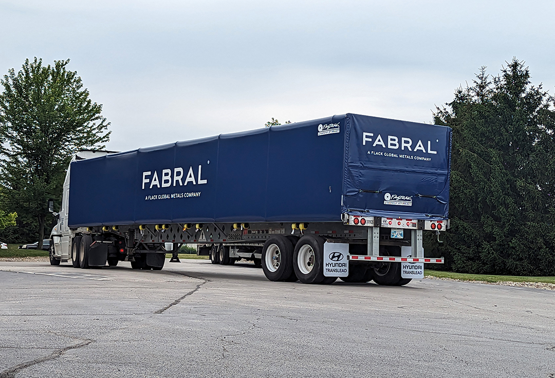 tarpstop's tweet photo. Fabral a premier supplier of metal roofing recently got a Fastrak installed. Although they only put their logo on the system, it truly makes a simple design look exquisite.  #Tarpstop #Fabral #Fastrak #LoadCoverage #Trucking #Tarping https://t.co/4U5G5uLMHv