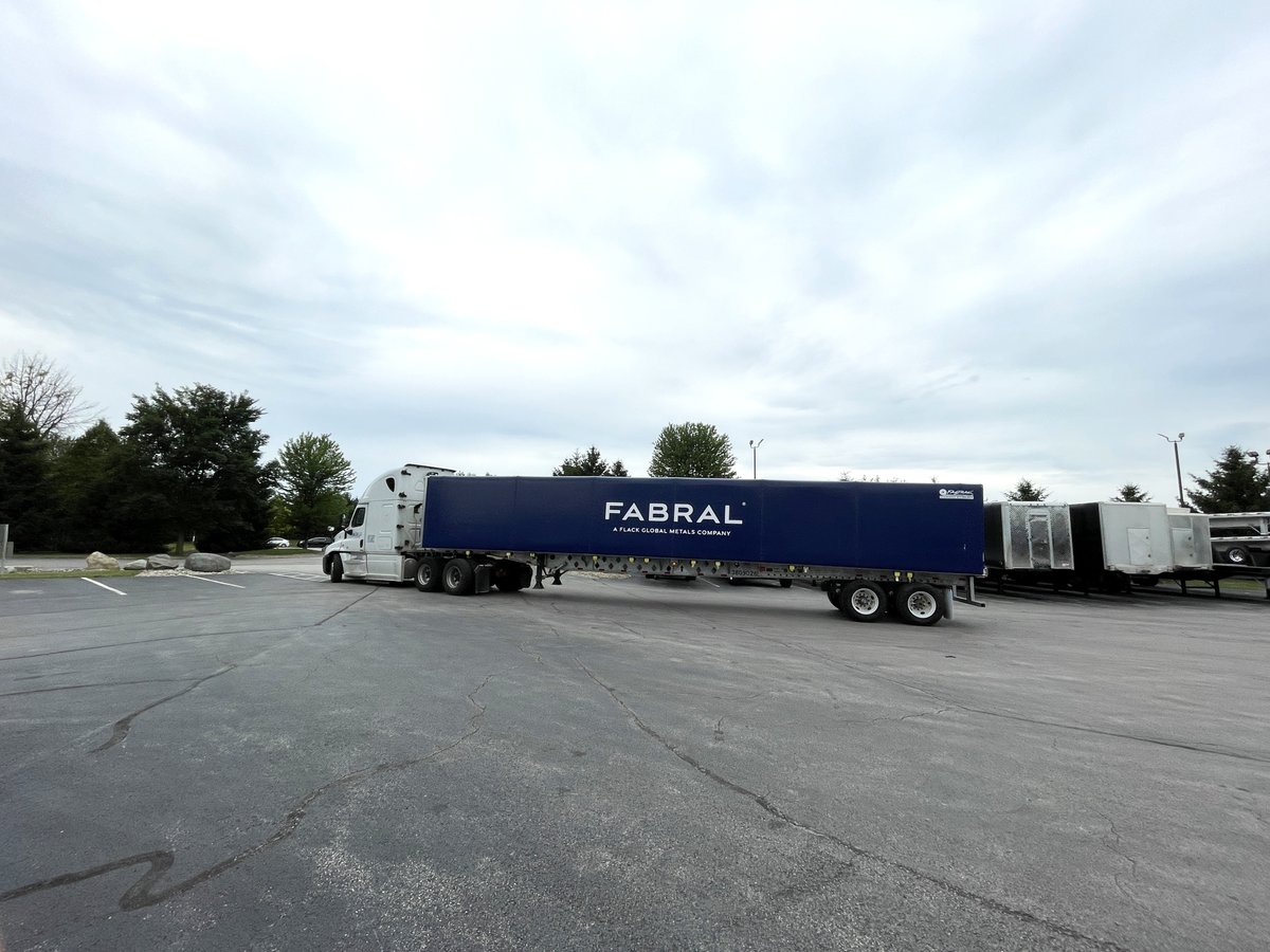 tarpstop's tweet photo. Fabral a premier supplier of metal roofing recently got a Fastrak installed. Although they only put their logo on the system, it truly makes a simple design look exquisite.  #Tarpstop #Fabral #Fastrak #LoadCoverage #Trucking #Tarping https://t.co/4U5G5uLMHv