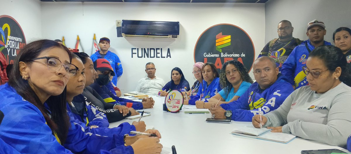 MPV_Lara's tweet photo. #8Jul Estamos en reunión de estado mayor.
"Es un honor contar con hombres y mujeres con gran capacidad humanista y solidario, mis felicitaciones por el despliegue del fin de semana"  @Miguelangel_gch

@NicolasMaduro @vargas_mimou
@AdolfoP_Oficial @fundacion_mpv

#PalabraEres https://t.co/nvicfycEgQ