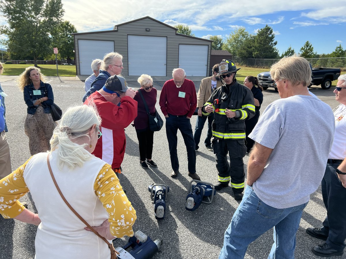 CityofHickory's tweet photo. The City of Hickory will offer a 5-week class this fall called Hickory 101 for citizens wishing to learn about the inner workings of local government. Learn more and apply: https://t.co/93qRBMwCZA https://t.co/DJv03g1CJz