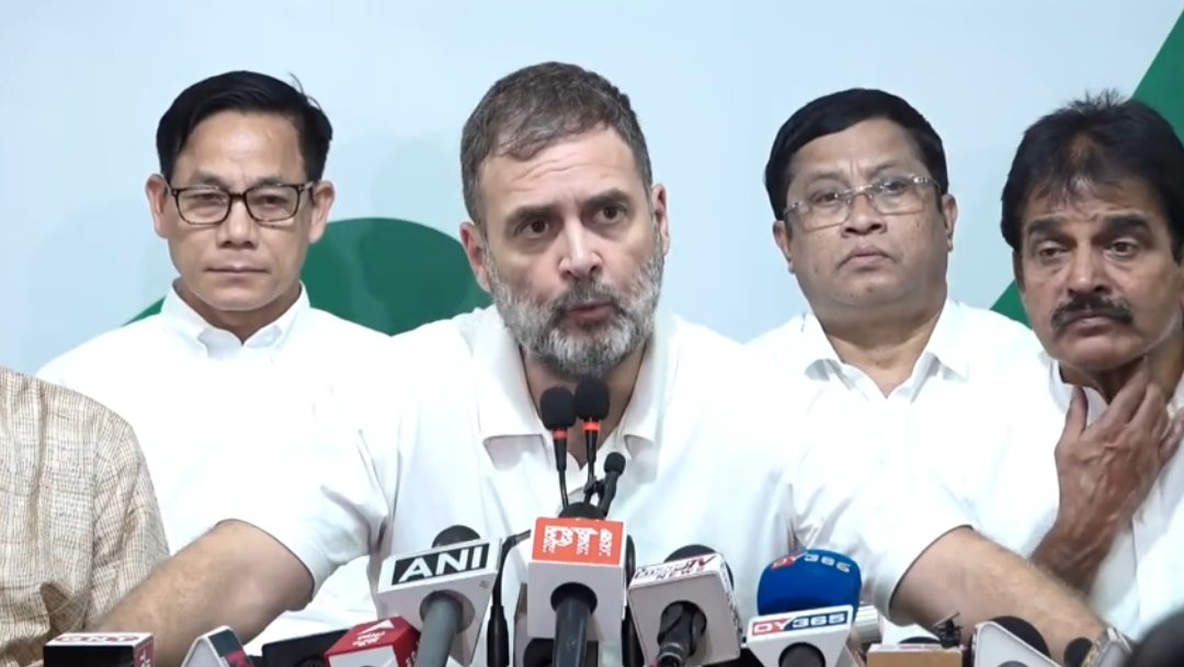 Amockx2022's tweet photo. BIG BREAKING ⚡

Shadow PM Rahul Gandhi is holding Press Conference in Manipur to give Belt Treatment to BJP

This man is unstoppable at the moment 🔥 https://t.co/QPdSEcuWPc