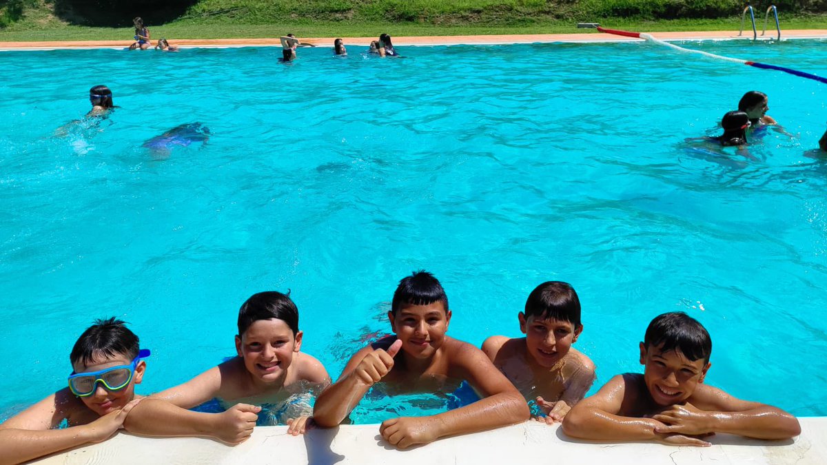 colsantpau's tweet photo. EL COLLELL | Avui ja ens hem despertat a @elcollell! 😍
Ja hem fet moltíssimes activitats! I ens refresquem a la piscina 😜💦
#JoSocdelSantPau #ElCollell https://t.co/rpJvYN5pXb
