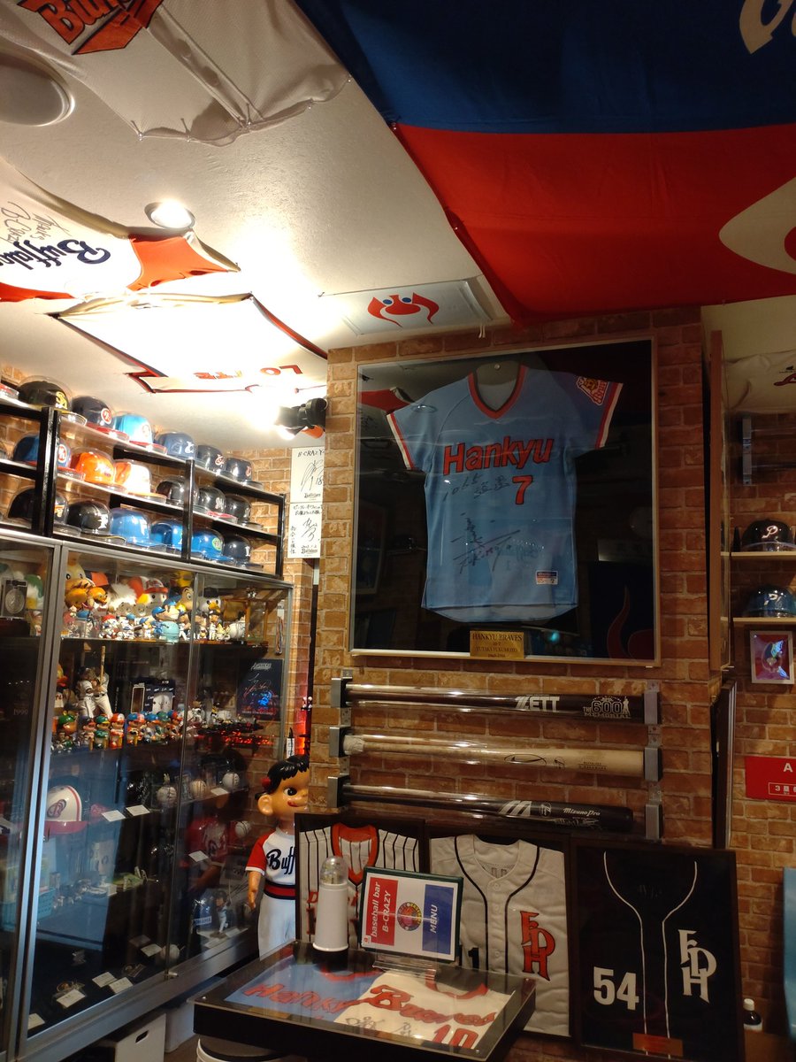 shoreriverBs's tweet photo. 昨日の試合後、去年の日本シリーズ以来の来訪でマスターとたくさん語り明かしました！
ワクワクする空間、ここでしか聞けない話、今回もとても楽しかったです。

遅い時間まで本当にありがとうございました🙇‍♂️

#唐突な顔出し https://t.co/Au3u28zFs9