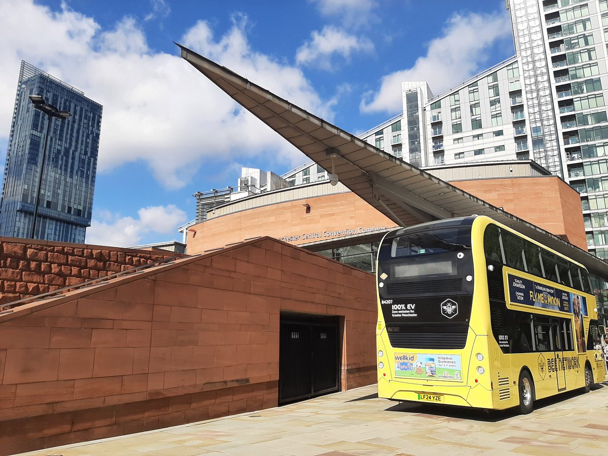 GreenerGtrMCR's tweet photo. Today, we’re at @mcr_central for the 2nd Northern Sustainability Summit sponsored by #BeeNetZero partner @ElectricityNW
The Summit brings together individuals from all sectors to discuss how to make sustainability work for business
#GreaterManchester #sustainability @ElevateGM https://t.co/AxR3wAo2KW