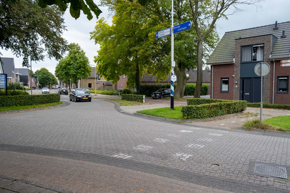 📍𝙃𝙞𝙚𝙧.. maken we stappen voor de aanpassingen in de Dorpsstraat🏡 ➡️Op 𝗱𝗼𝗻𝗱𝗲𝗿𝗱𝗮𝗴 𝟭𝟭 𝗷𝘂𝗹𝗶 delen we het definitief ontwerp. Wil je hier bij zijn? Dan ben je welkom vanaf 19:30uur in het Dorpshuus Heino!
 #heino #dorpshuus #herinrichting
