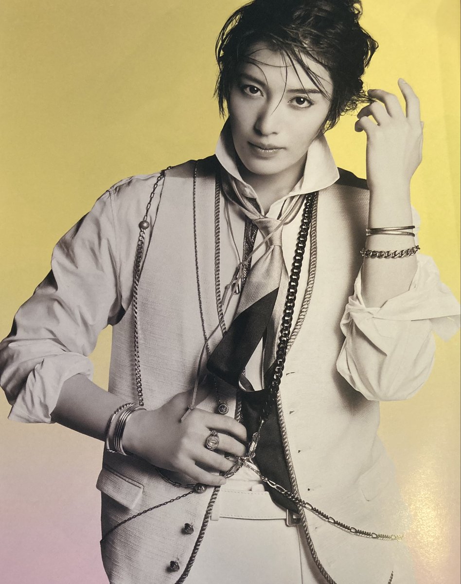 CHARCOAL_GREEN's tweet photo. -PRESS情報-
雑誌「歌劇」にて月城かなとさんにAtease、Vantique、molliveのアイテムを着用いただいております。素敵なスタイリングありがとうございました*
商品詳細URLはブログにて紹介しております。
https://t.co/fVpz7bogTK　#宝塚　#歌劇　#月城かなと https://t.co/WtN3roFEiY