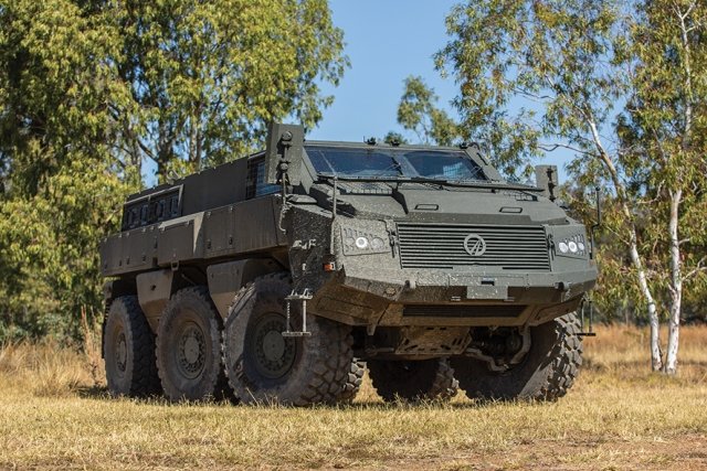 dailydefense6's tweet image. South Africa’s Paramount Group Unveils Next-gen Mbombe 6 IFV

The Mark 3 features a redesigned electrical system, better driver ergonomics, new interior layout, enhanced engine bay protection, and improved recovery capabilities.

defensemirror.com/news/37220/Sou…
#ParamountGroup #Mbombe6