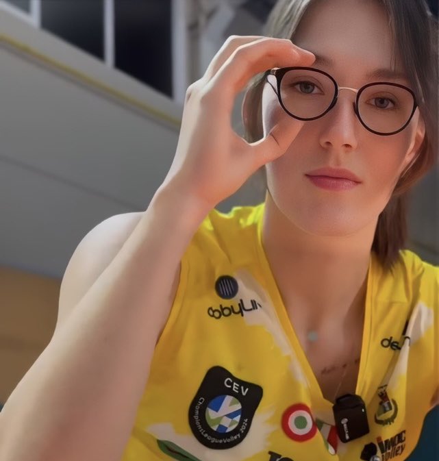levanakendall's tweet photo. 💛💙 ทีมอมค.ใส่แว่นแล้วแรงกันจริงๆค่ะ https://t.co/FMcKMbYsZJ