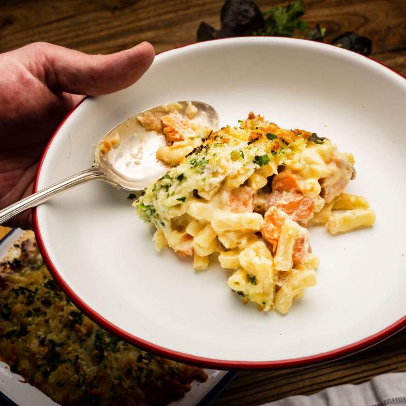 british_trout's tweet photo. 🧀 Happy #NationalMacAndCheeseDay! 🧀 Switch this classic up with some delicious poached trout added to the sauce. It gives an extra burst of colour, flavour &amp; texture. Check out this recipe 😋🐟

 #TroutMacAndCheese #ComfortFood #Troutrecipe #Fishpasta