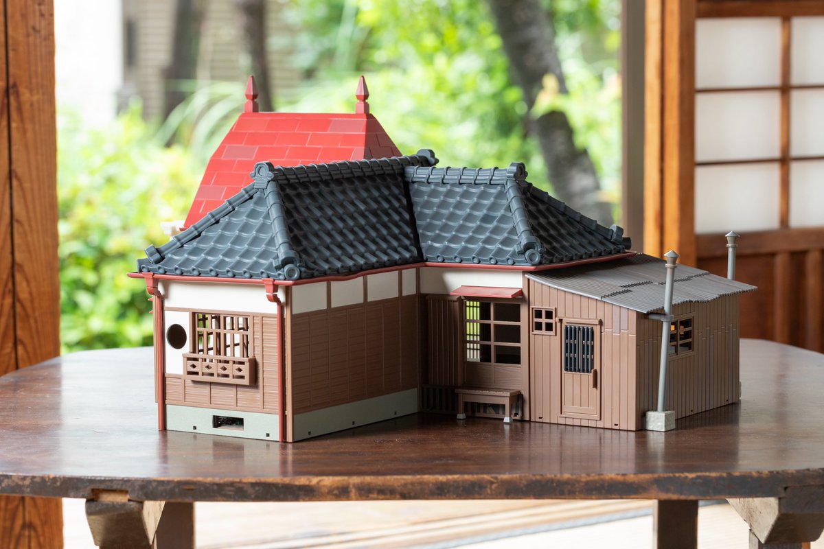 ghibli_dongurep's tweet photo. 🌳新商品🌳
 
「お化け屋敷にすむのが
　子どもの時からお父さんの夢だったんだ」
 
となりのトトロより
メイとサツキ、お父さんが引っ越してきたおうち"草壁家"が
ミニチュアハウスになって登場です！🏠
 
▶️ https://t.co/Fvnyt9p1Wk 
#どんぐり共和国 https://t.co/gBBmS9cbVu