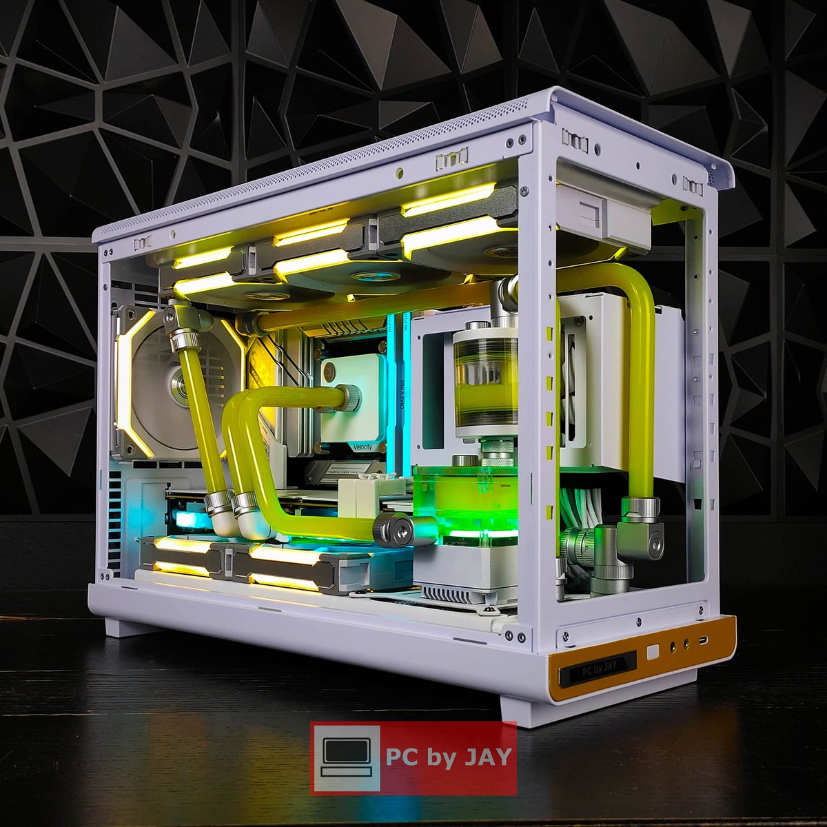GlobalLianli's tweet photo. Quite the dual cooling setup ⚔️
📸 cr. @ Jay Morsit

#LIANLI #a3matx #watercooling #pc #white #customloop #gamingrig https://t.co/O6MdDE2E7Y