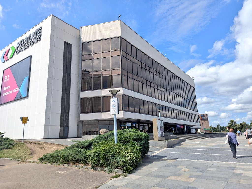 pauloxnet's tweet image. I just arrived at the EuroPython 2024 conference venue in Prague 🛬🇨🇿

I have already started meeting old friends on this day of tutorials and workshops 🐍🇪🇺

#EuroPython #EuroPython2024 #Python #Conference

ep2024.europython.eu/tutorials