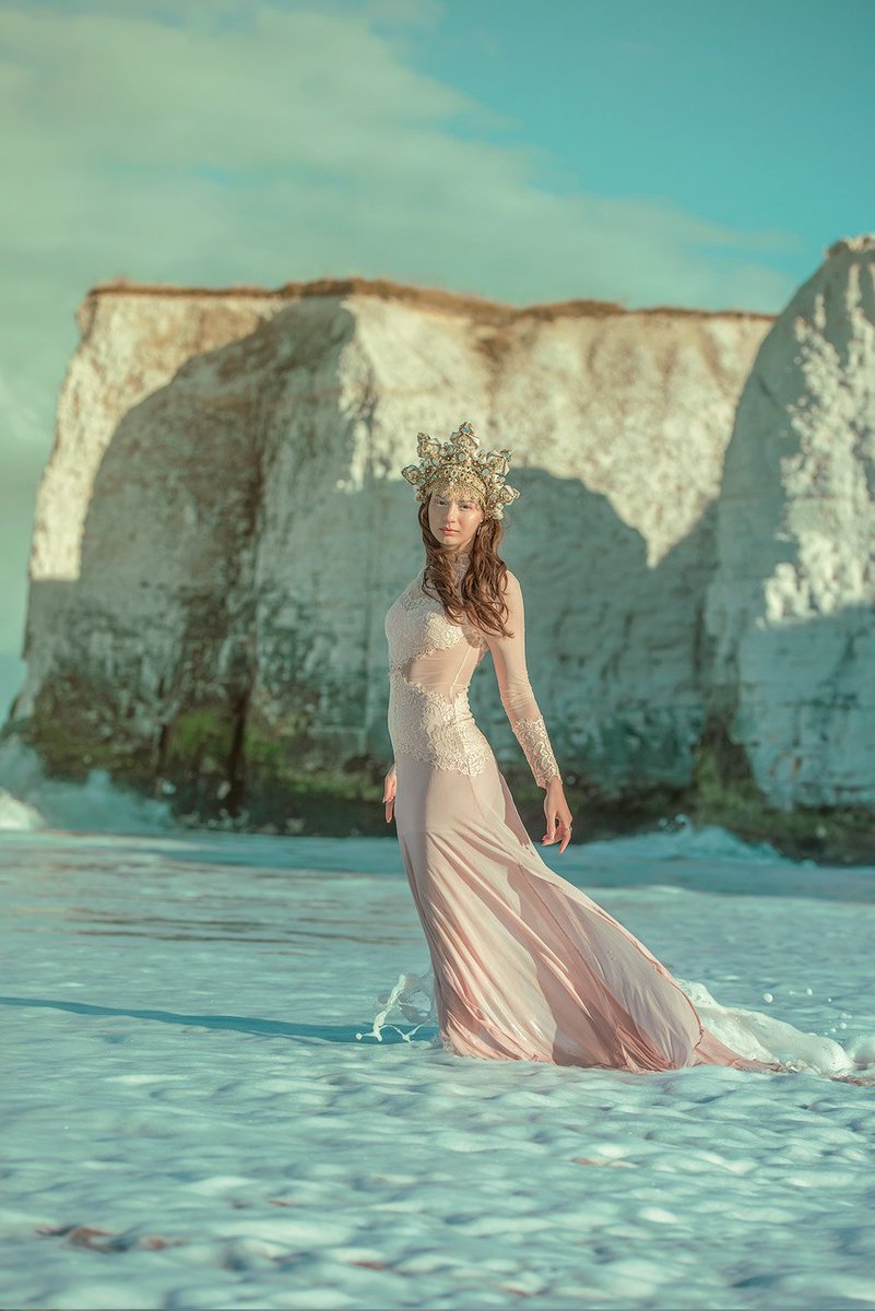 GM² (GM + Great Monday) frens!☀️

Today, I have an appointment w/ my doctor. Let's hope my eyes are stable enough for him to prescribe me new glasses.🤞

My word for the week is GRATITUDE.💙
As I'm grateful that I can see. It was a scary journey since March.

What's yours? ✨️