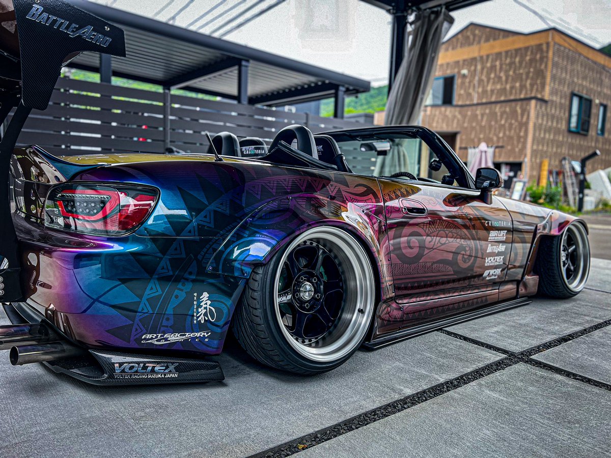 takamari0501's tweet image. GRAPHIC:ART FACTORY 

アートファクトリーさんに、マジョーラを生かしたデザインから施工までしてもらいました。
札幌までわざわざ来ていただき、ありがとうございました🙇‍♂️
#アートファクトリー
#ARTFACTORY